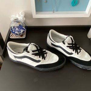 VANS OFFWHITE POPCUSH TUXEDO LOW WITH SUEDE TOE SIZE 13